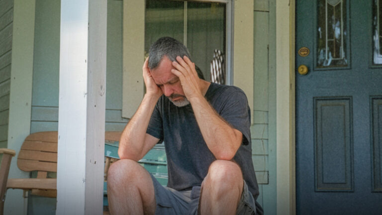 Man Constantly Mocks Unemployed Wife for Doing Nothing, Finds a Note after Ambulance Takes Her Away — Story of the Day