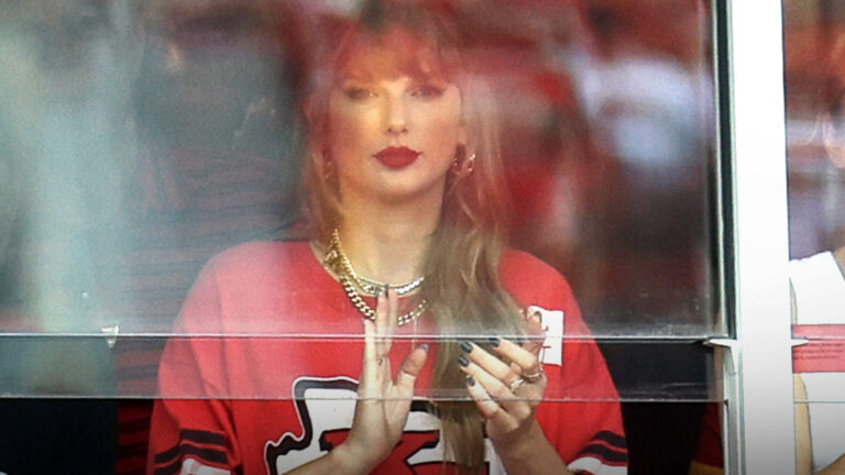 Users Notice Taylor Swift’s Boyfriend, Travis Kelce, Looks ‘Heartbroken’ During Kansas City Chiefs Game: Viral Clip