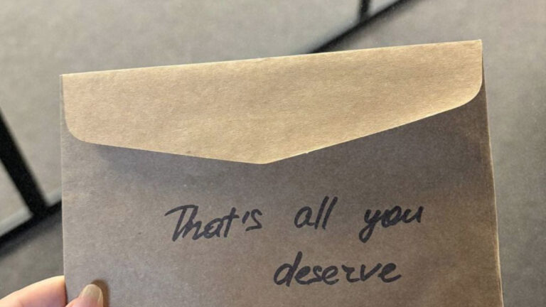 After Mom’s Death, Woman Leaves Sister 3 Dollar Bills and a Note as Her Inheritance – Story of the Day