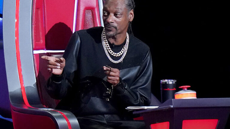 Viewers Disappointed as New Playoff Advisor Joins Snoop Dogg’s Team on ‘The Voice’