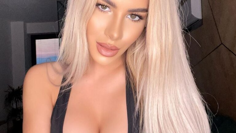 O Prezentare Detaliată a Carierei și Activităților Sale