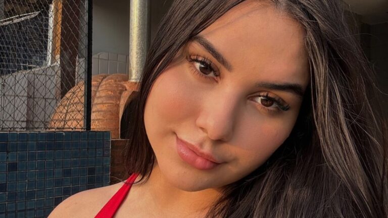 Influencer Brasileña que Inspira Confianza y Estilo