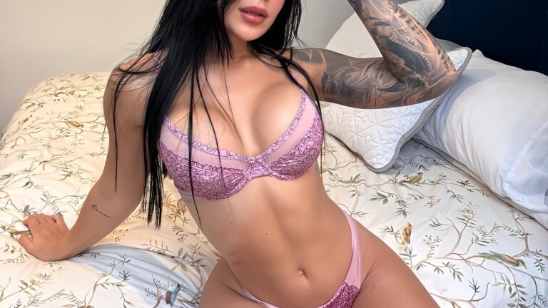 Regina Elegantiae et Confidentiae in Mundo Digitali