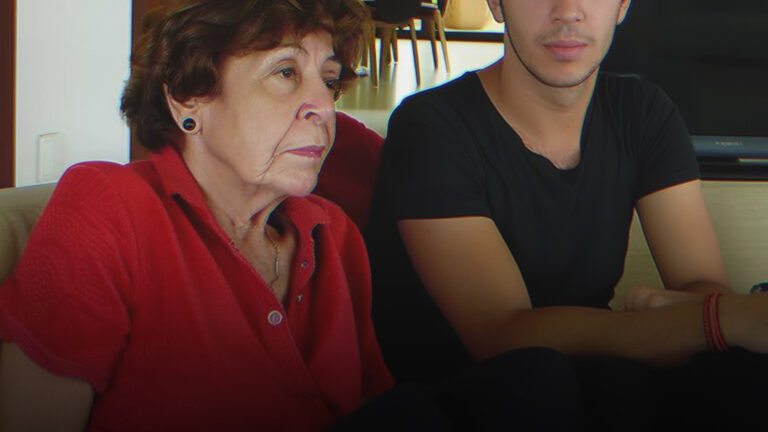 Hijo retira invitación a boda a su madre por negarse a regalarle $8.300 – Historia del día