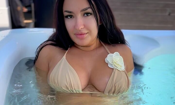 Emilly Steele: O Creatoare de Conținut Digital care A Captivat O Lume întreagă