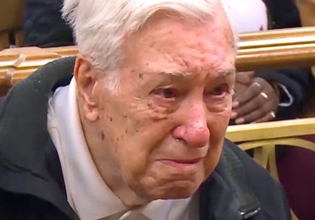 PADRE DEVOTO DE 96 AÑOS SE ENFRENTA AL JUEZ POR EXCESO DE VELOCIDAD: LO QUE SUCEDIÓ DESPUÉS FUE INESPERADO