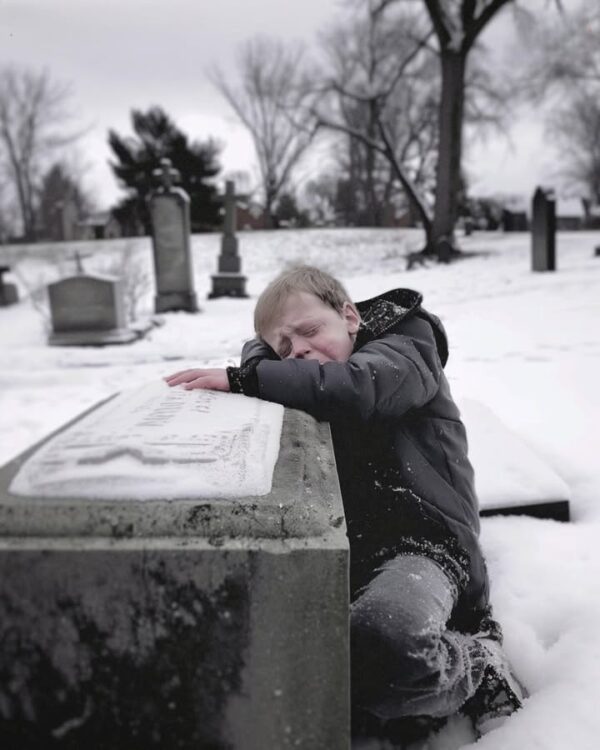 Boy Goes to Visit Twin Brother’s Grave, Doesn’t Return Home Even at 11 p.m.