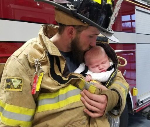 Mi casa se quemó con todo lo que teníamos: el regalo de un bombero lo cambió todo
