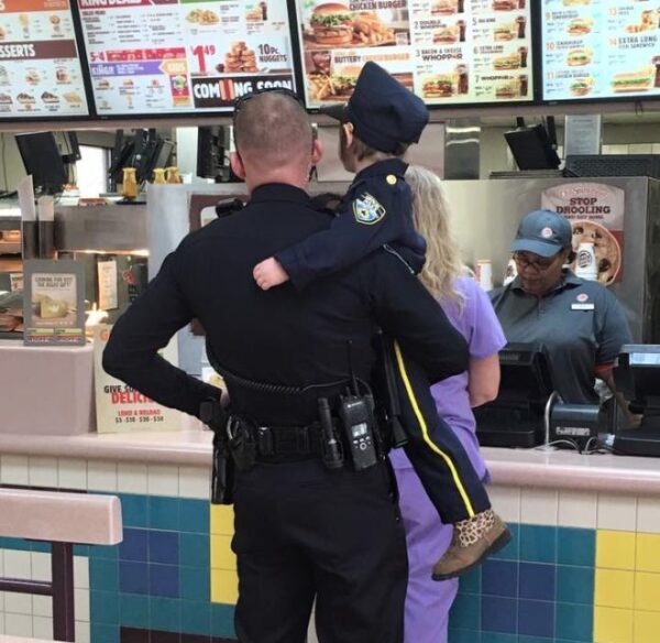 ALGUIEN NOS TOMÓ UNA FOTO Y AHORA MI TRABAJO PODRÍA ESTAR EN JUEGO