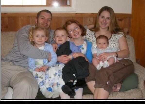 Esta foto familiar esconde un secreto aterrador: ¿puedes descubrirlo ya?