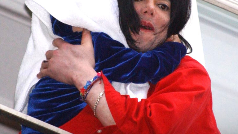 Michael Jackson’s Son Revealed the Real Reason Their Father Covered Their Faces with Masks – What Do His 3 Children Look Like Now?