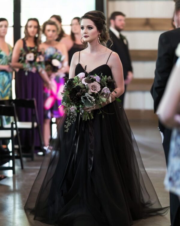 My Daughters Wedding Dress Arrived Completely Black, but That Wasnt the Real Disaster
