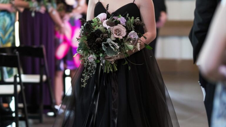 My Daughters Wedding Dress Arrived Completely Black, but That Wasnt the Real Disaster