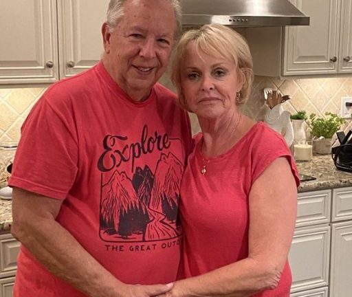MY MOM WORE RED TO “MATCH” MY DAD—BUT I KNEW SHE WASN’T SMILING FOR REAL
