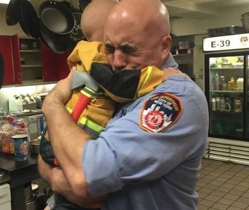 AS A SINGLE MOM WORKING AT A DINER, I LOST SIGHT OF MY SON—WHAT HE SAID TO A FIREFIGHTER LEFT US ALL IN TEARS