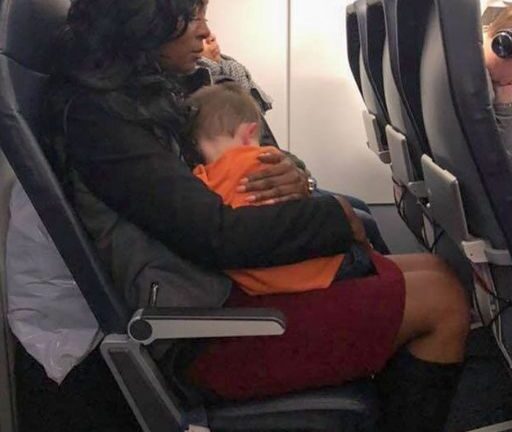 HE CRAWLED INTO MY LAP MID-FLIGHT—AND NO ONE CAME TO CLAIM HIM