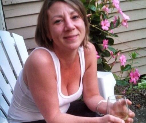 MY NEIGHBOR ASKED ME TO WATER HER PLANTS—BUT I FOUND SOMETHING IN HER BEDROOM I SHOULDN’T HAVE