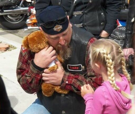 SHE GAVE HIM A TEDDY BEAR—AND HE TOOK OFF HIS SUNGLASSES TO HIDE THE TEARS
