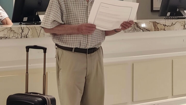 My Family Left Grandpa at the Hotel to Avoid Paying — They Didn’t Realize I Was the Wrong Grandson to Mess With