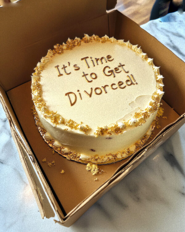 ‘It’s Time to Get Divorced!’: The Message on My Anniversary Cake Led Me to a Shocking Truth — Story of the Day