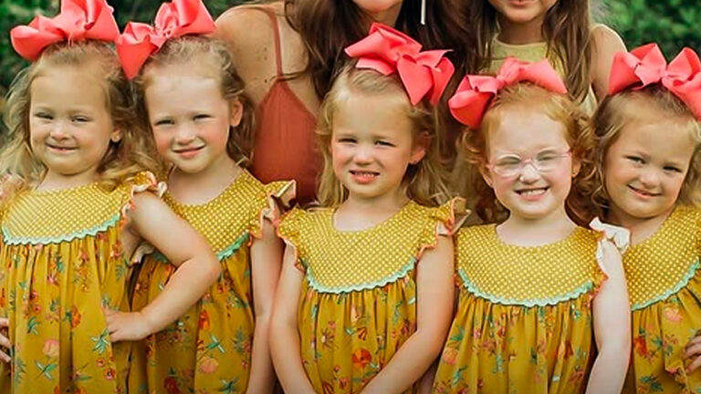 Danielle y Adam Busby, estrellas de un programa de televisión, son orgullosos padres de seis niñas, incluidas sus quintillizas – Conoce a sus hijas