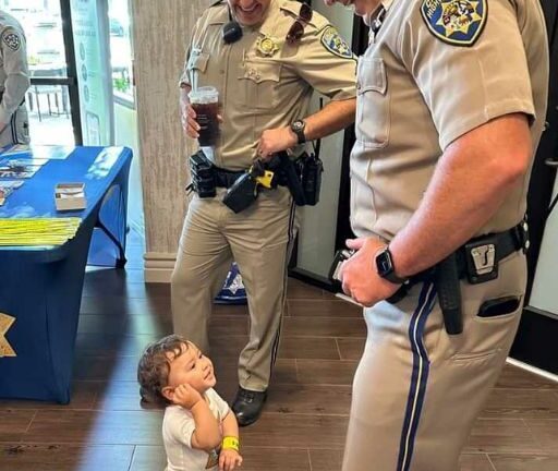 MY SON BECAME BEST FRIENDS WITH TWO POLICE OFFICERS WHILE I WAS JUST WAITING TO GET CASH FROM THE ATM