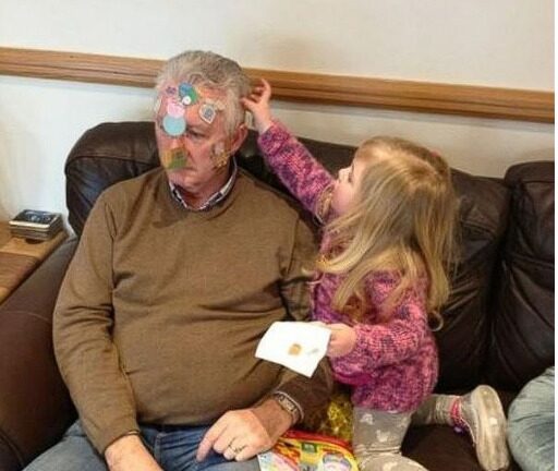 MY DAUGHTER PUT STICKERS ON A STRANGER’S FACE—AND HE DIDN’T EVEN REACT
