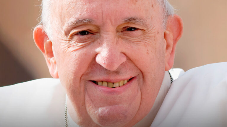 Fotos poco comunes del dormitorio del papa Francisco se vuelven virales — Mira por qué todos están hablando