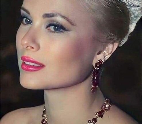 Grace Kelly’s granddaughter is all grown up and looks exactly like her