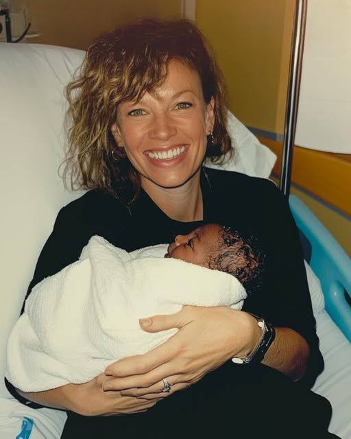 DI A LUZ A UN NIÑO DESPUÉS DE 20 AÑOS DE ESPERA Y TRATAMIENTO. CUANDO MI MARIDO LO VIO, ME DIJO: “¿ESTÁS SEGURA DE QUE ESTE ES MÍO?”