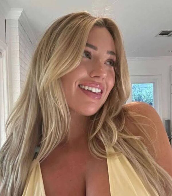VF13. A Mom’s Bikini Is Causing Outrage At The Beach. Try Not To Gasp When You See It S2