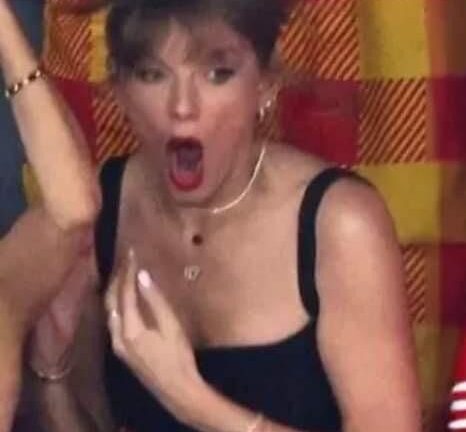 A Video Showed The Gesture Taylor Swift Made On The Pitch Immediately After Travis Kelce’s Super Bowl Victory