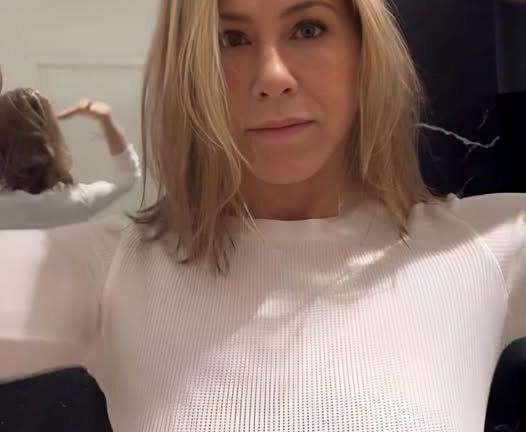 Jennifer Aniston Shows 0ff More Than She Wanted, Hold Your Breath!
